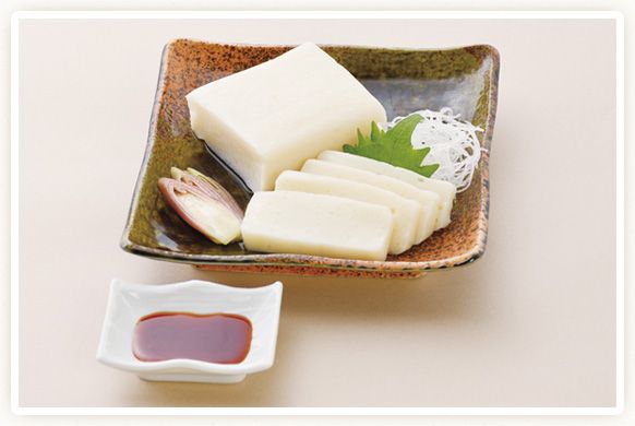 柔嫩的豆乳魔芋豆腐 配有特质酱油 